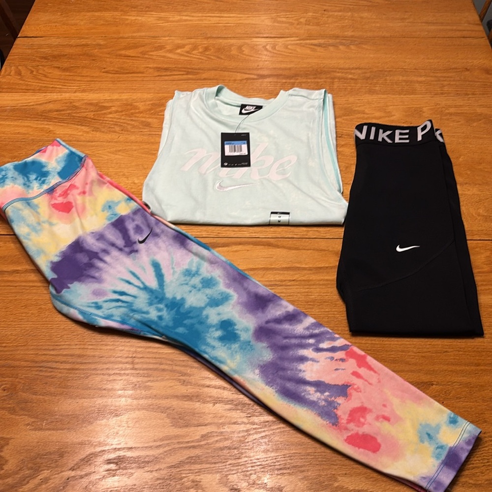 Nike women’s 3 Piece Set with Mint Green Nike Tank. The top is NWT. - Picture 11 of 14